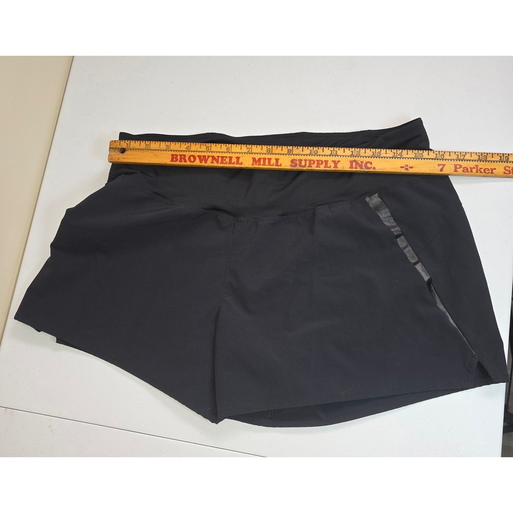 Under Armour HeatGear‎ Womens Large Black Fitted Athletic Running Shorts Pocket